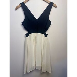 Heart Point Women's Dress Skater Style Black Fitted V‎ Neck Cutout Ivory Skirt M